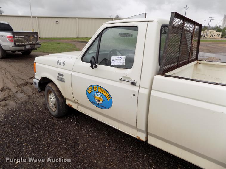 image for item DE1240 1990 Ford F150 Custom pickup truck