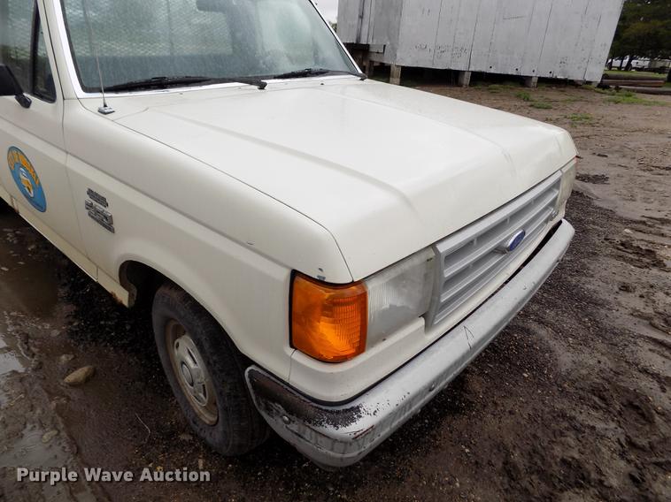 image for item DE1240 1990 Ford F150 Custom pickup truck