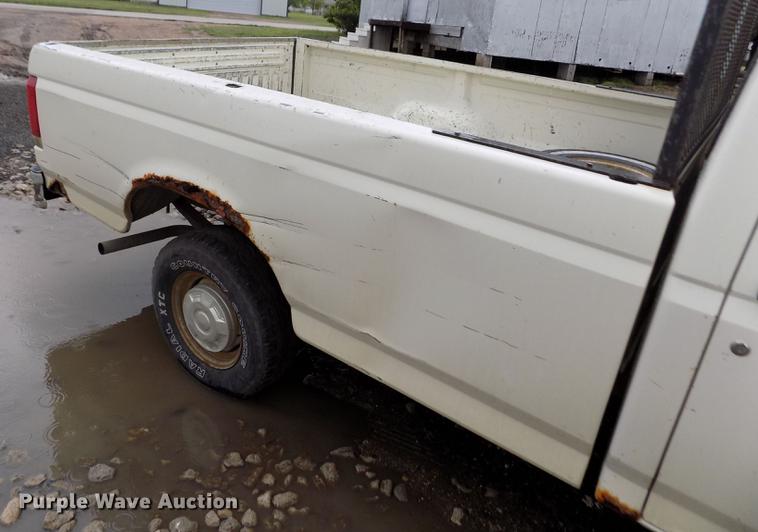 image for item DE1240 1990 Ford F150 Custom pickup truck