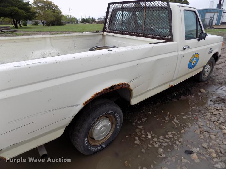 image for item DE1240 1990 Ford F150 Custom pickup truck