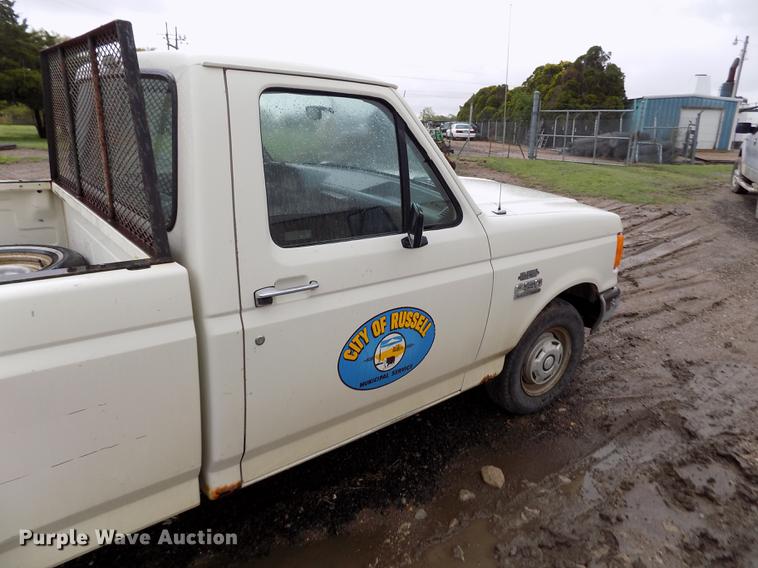 image for item DE1240 1990 Ford F150 Custom pickup truck