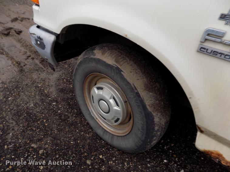 image for item DE1240 1990 Ford F150 Custom pickup truck