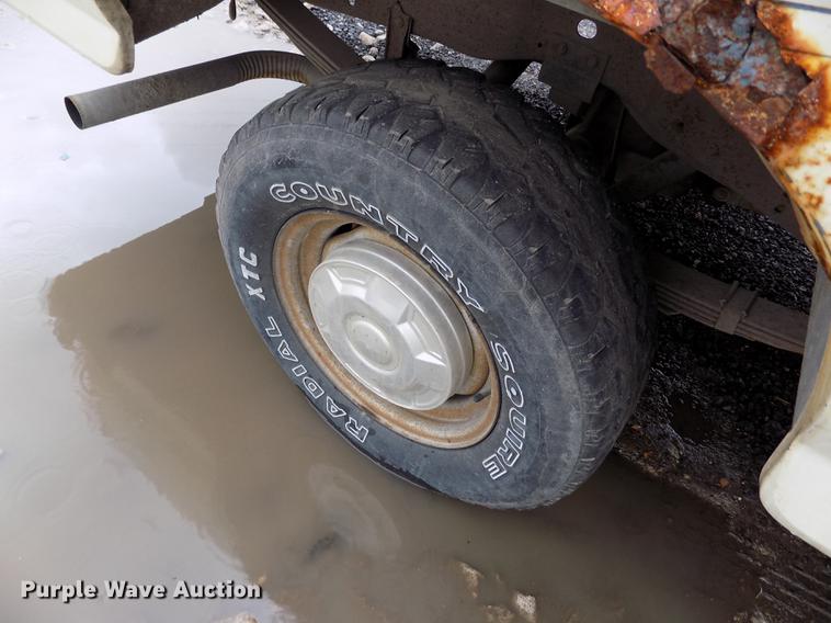 image for item DE1240 1990 Ford F150 Custom pickup truck