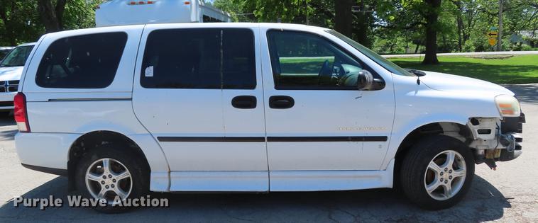 image for item DE3519 2007 Chevrolet Uplander handicap accessible van