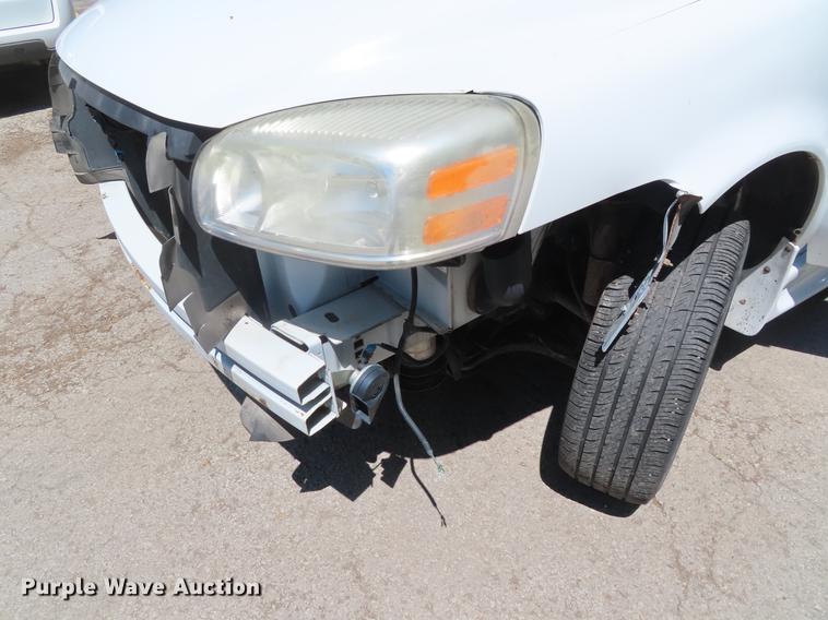 image for item DE3519 2007 Chevrolet Uplander handicap accessible van