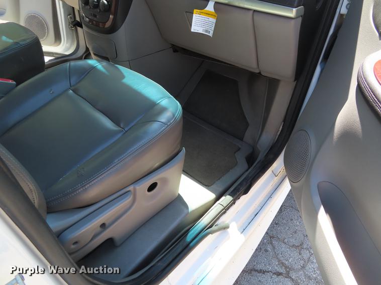 image for item DE3519 2007 Chevrolet Uplander handicap accessible van