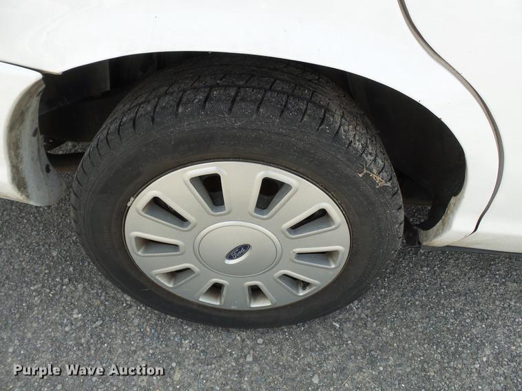 image for item DE7784 2011 Ford Crown Victoria Police Interceptor