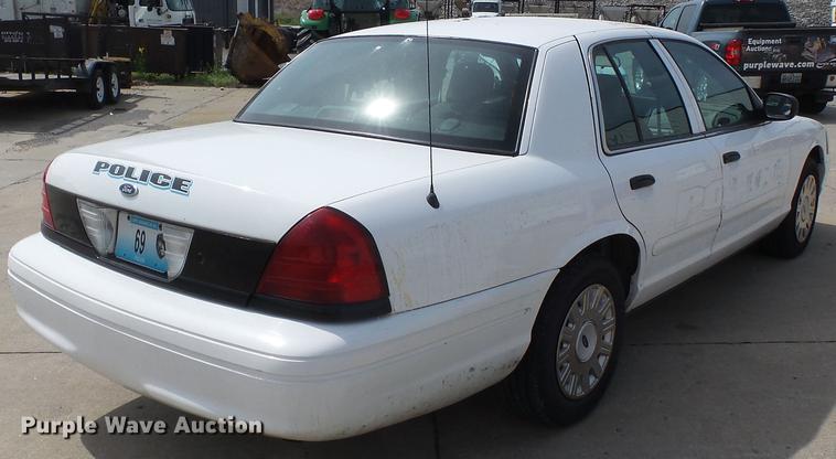 image for item DE7785 2005 Ford Crown Victoria Police Interceptor
