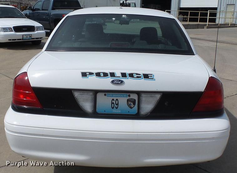 image for item DE7785 2005 Ford Crown Victoria Police Interceptor