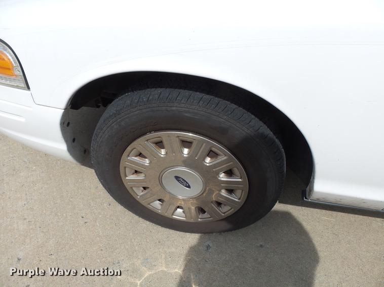 image for item DE7785 2005 Ford Crown Victoria Police Interceptor