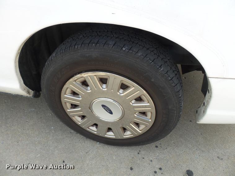 image for item DE7785 2005 Ford Crown Victoria Police Interceptor