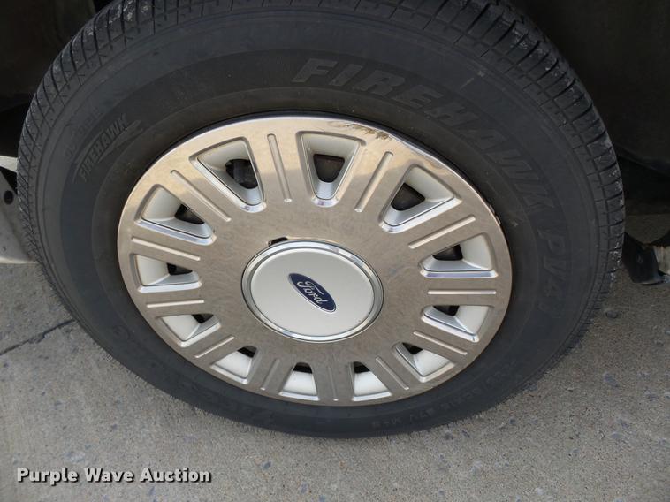 image for item DE7785 2005 Ford Crown Victoria Police Interceptor