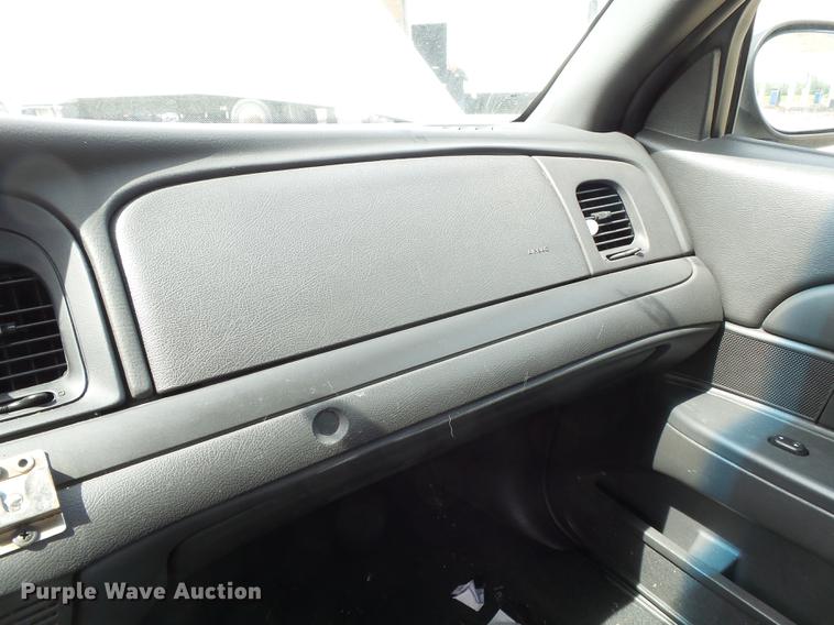 image for item DE7785 2005 Ford Crown Victoria Police Interceptor