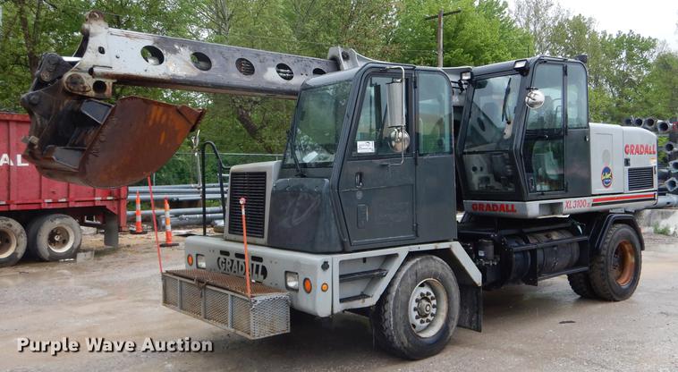 image for item DE8368 2009 Gradall XL3100 Series III rubber tire excavator