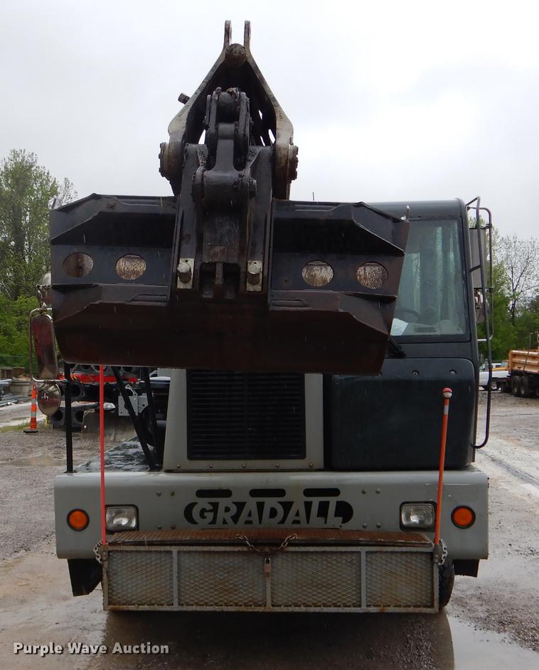 image for item DE8368 2009 Gradall XL3100 Series III rubber tire excavator