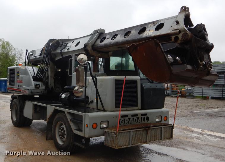 image for item DE8368 2009 Gradall XL3100 Series III rubber tire excavator