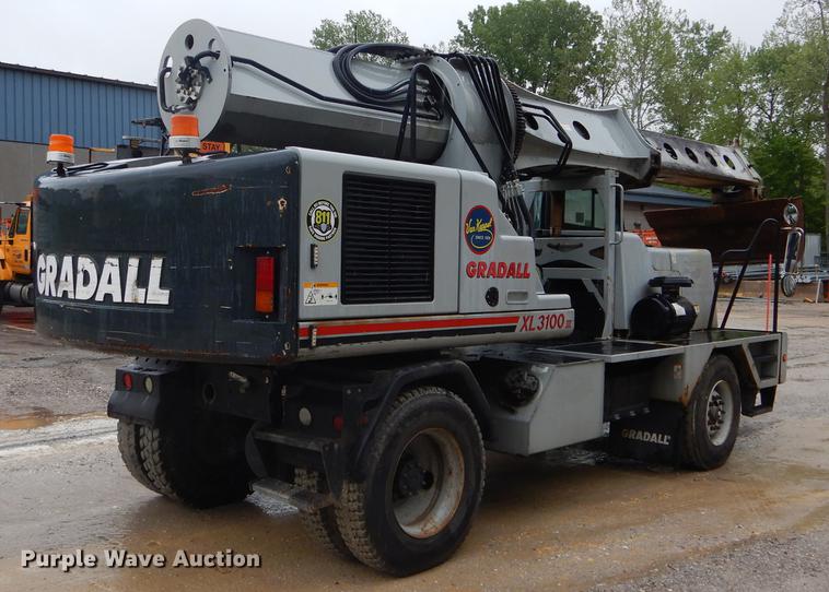 image for item DE8368 2009 Gradall XL3100 Series III rubber tire excavator