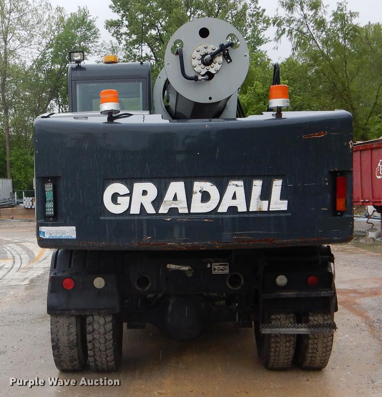 image for item DE8368 2009 Gradall XL3100 Series III rubber tire excavator