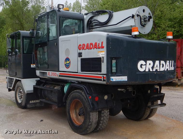 image for item DE8368 2009 Gradall XL3100 Series III rubber tire excavator