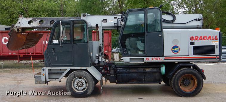 image for item DE8368 2009 Gradall XL3100 Series III rubber tire excavator