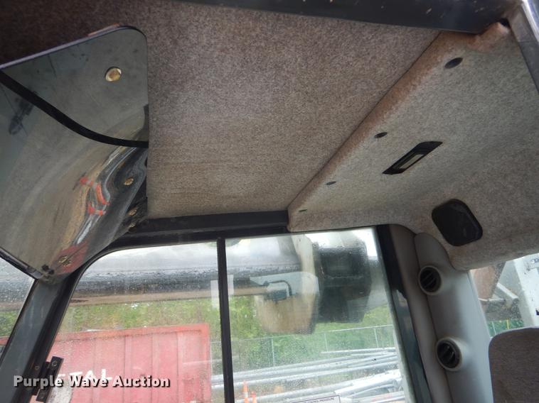 image for item DE8368 2009 Gradall XL3100 Series III rubber tire excavator