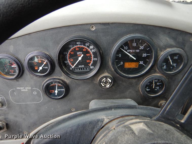 image for item DE8368 2009 Gradall XL3100 Series III rubber tire excavator