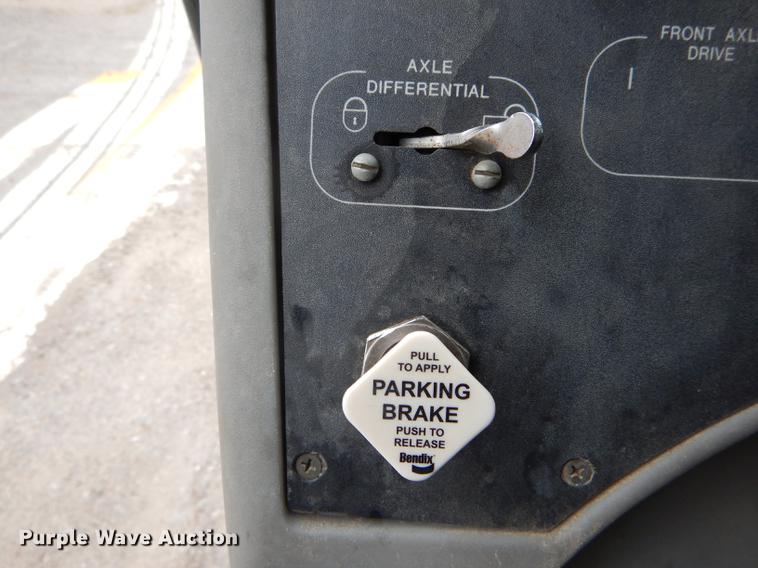 image for item DE8368 2009 Gradall XL3100 Series III rubber tire excavator