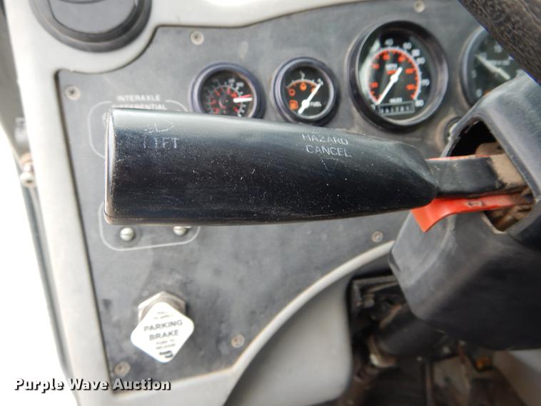 image for item DE8368 2009 Gradall XL3100 Series III rubber tire excavator