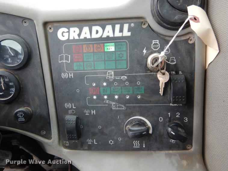 image for item DE8368 2009 Gradall XL3100 Series III rubber tire excavator