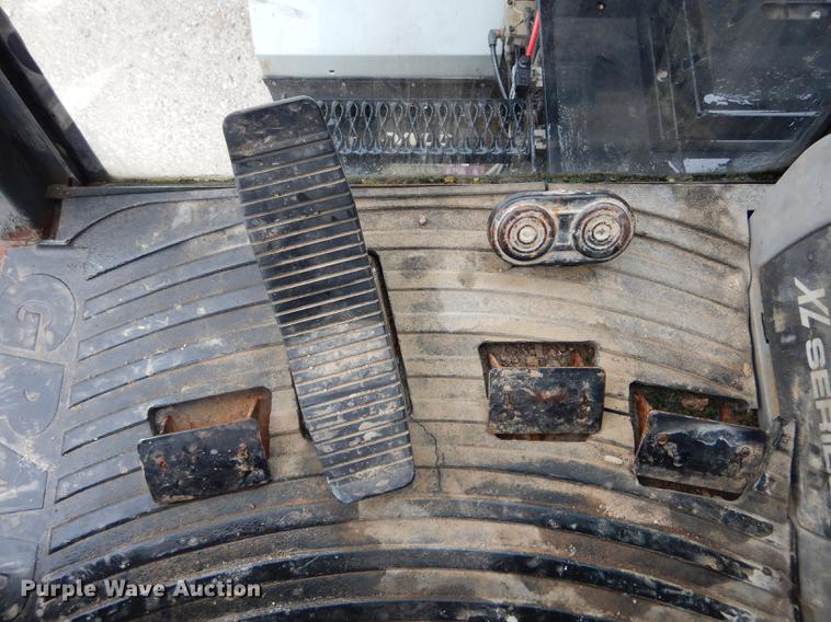 image for item DE8368 2009 Gradall XL3100 Series III rubber tire excavator