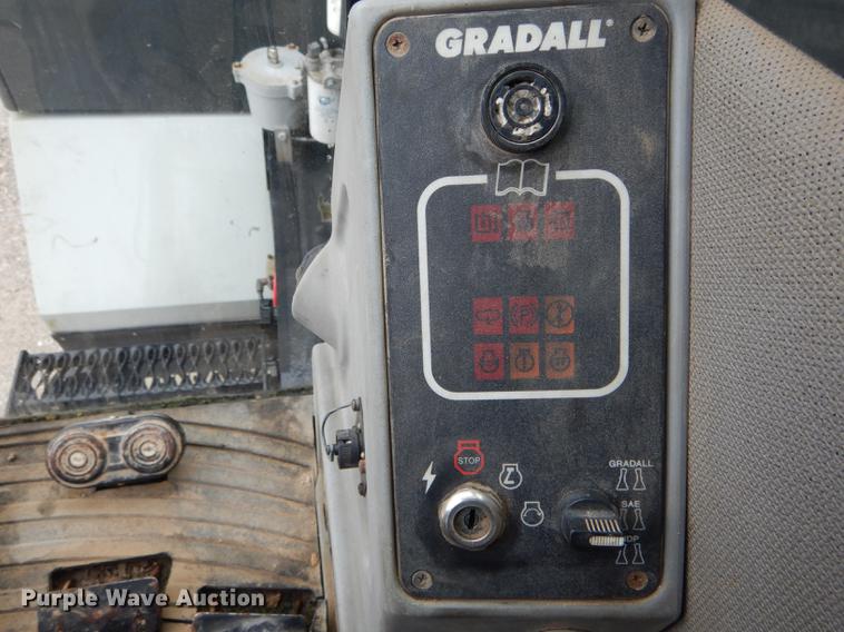 image for item DE8368 2009 Gradall XL3100 Series III rubber tire excavator