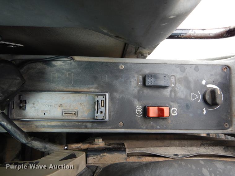 image for item DE8368 2009 Gradall XL3100 Series III rubber tire excavator