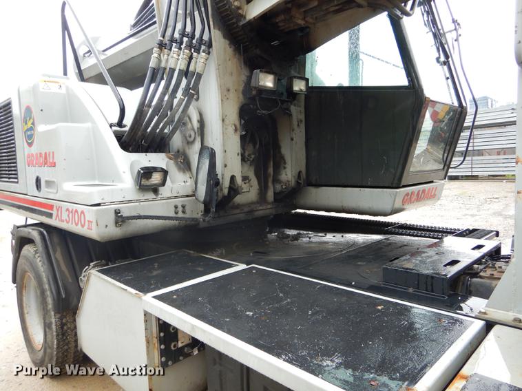 image for item DE8368 2009 Gradall XL3100 Series III rubber tire excavator