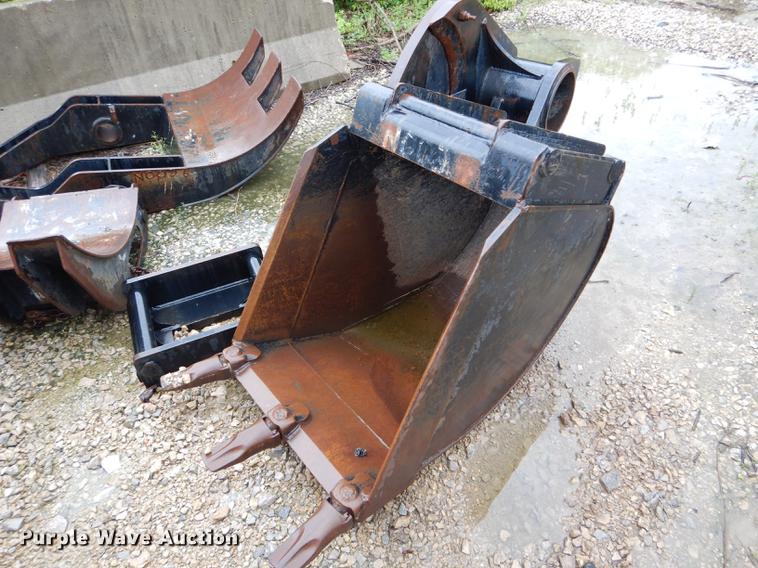 image for item DE8368 2009 Gradall XL3100 Series III rubber tire excavator