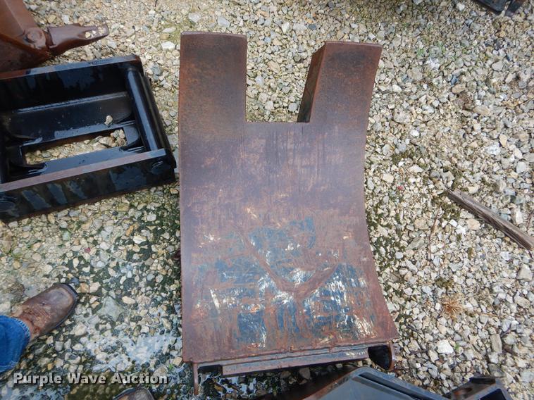 image for item DE8368 2009 Gradall XL3100 Series III rubber tire excavator