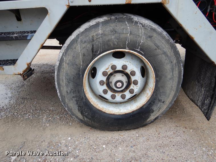 image for item DE8368 2009 Gradall XL3100 Series III rubber tire excavator