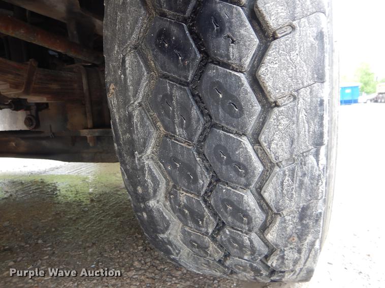 image for item DE8368 2009 Gradall XL3100 Series III rubber tire excavator