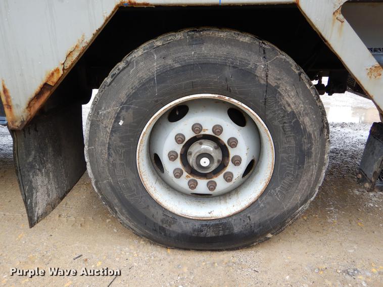 image for item DE8368 2009 Gradall XL3100 Series III rubber tire excavator