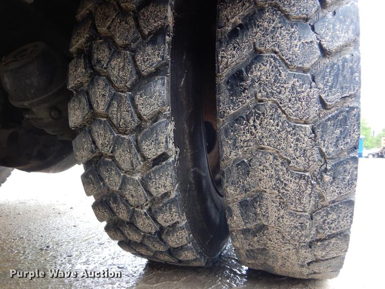 image for item DE8368 2009 Gradall XL3100 Series III rubber tire excavator