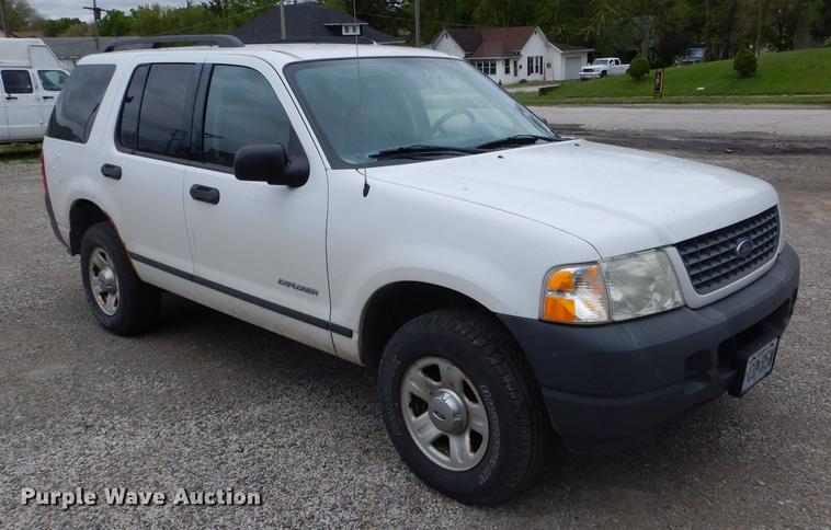 image for item DE8390 2004 Ford Explorer SUV