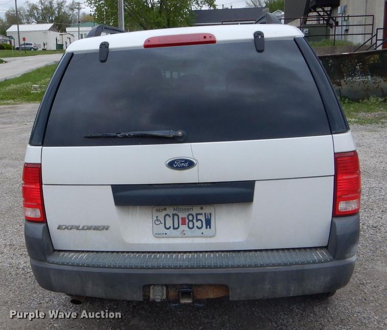 image for item DE8390 2004 Ford Explorer SUV