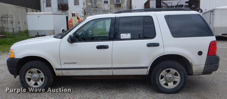 image for item DE8390 2004 Ford Explorer SUV