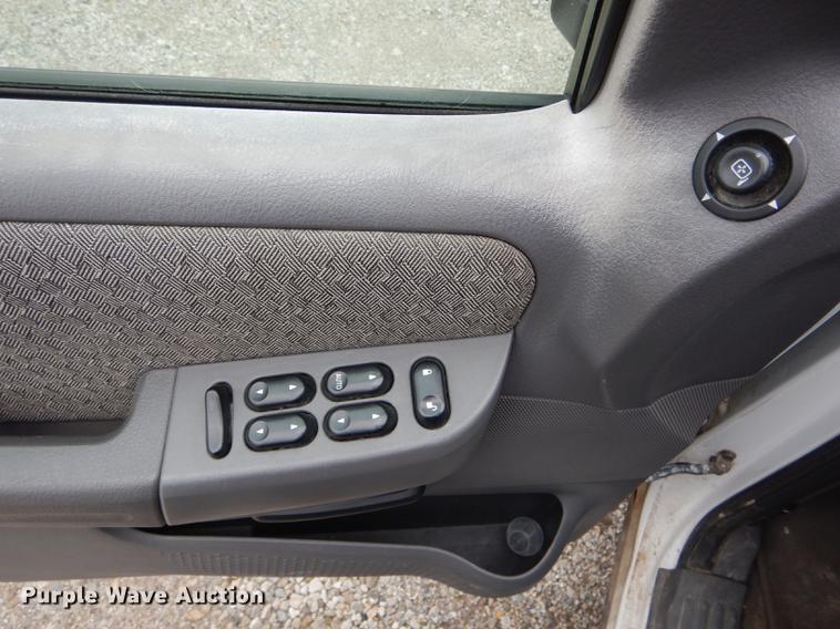 image for item DE8390 2004 Ford Explorer SUV