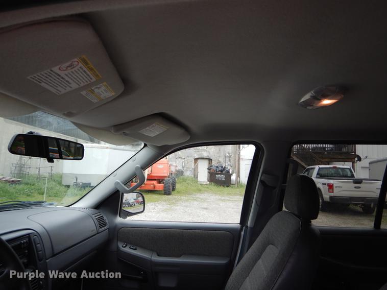 image for item DE8390 2004 Ford Explorer SUV
