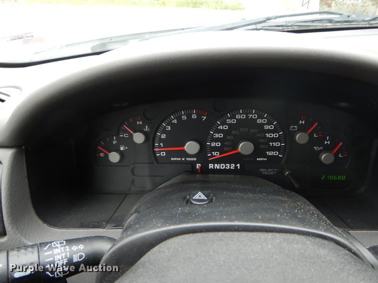 image for item DE8390 2004 Ford Explorer SUV