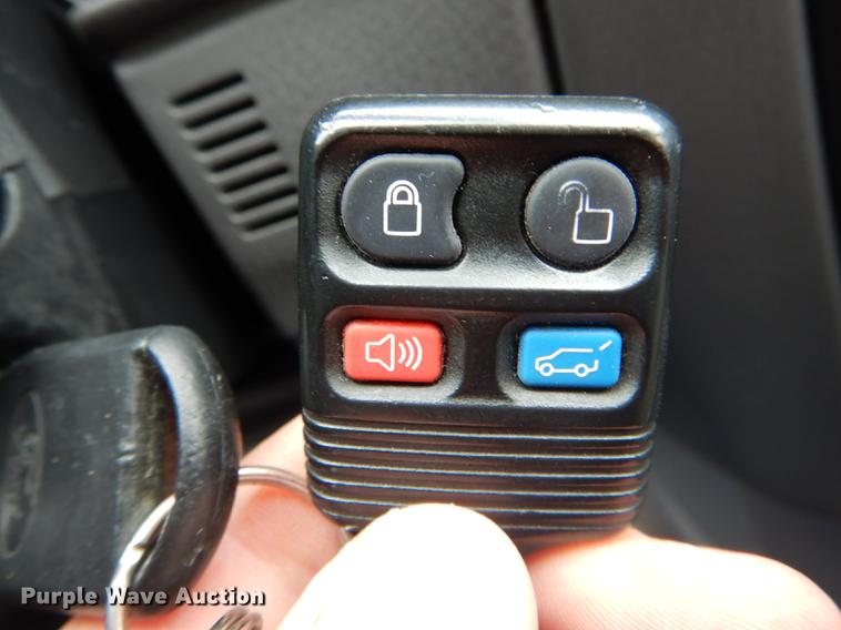 image for item DE8390 2004 Ford Explorer SUV