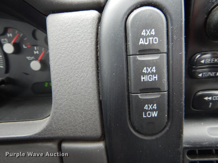 image for item DE8390 2004 Ford Explorer SUV