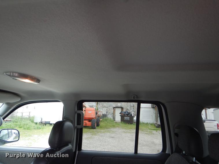 image for item DE8390 2004 Ford Explorer SUV