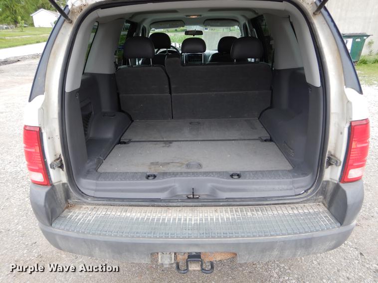 image for item DE8390 2004 Ford Explorer SUV