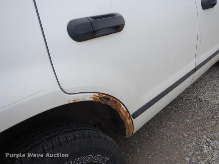 image for item DE8390 2004 Ford Explorer SUV